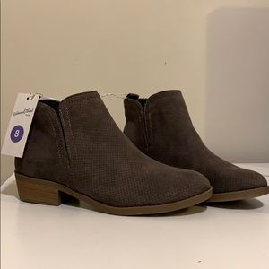 Universal Thread Booties